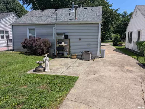 Exterior - 2417 S 1st St, Springfield, IL 62704 photo 3 of 8