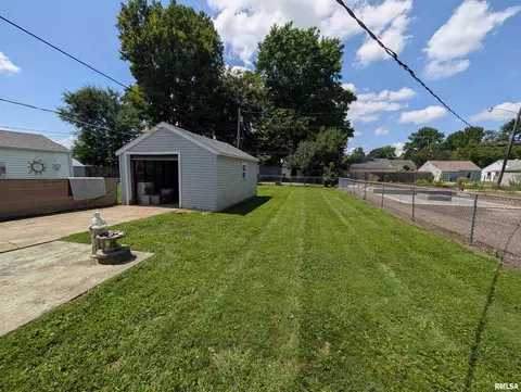 Exterior - 2417 S 1st St, Springfield, IL 62704 photo 5 of 8