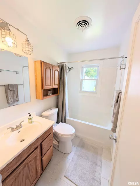 Bath - 2417 S 1st St, Springfield, IL 62704 photo 2 of 2