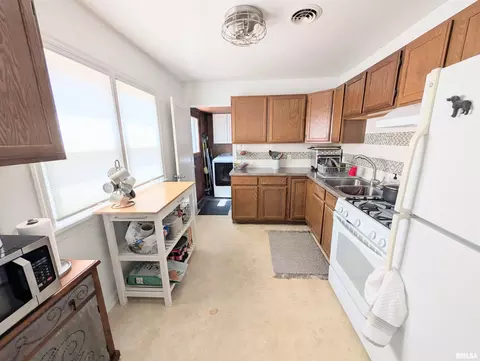 Kitchen - 2417 S 1st St, Springfield, IL 62704 photo 1 of 2