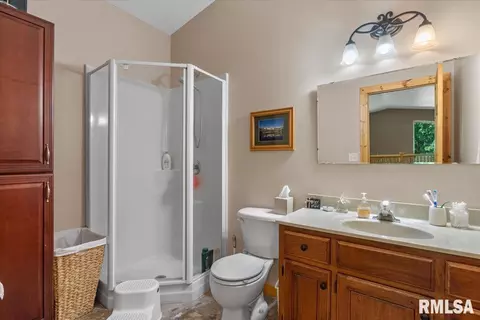 Bath - 1761 Tozer Rd, Springfield, IL 62707 photo 1 of 3