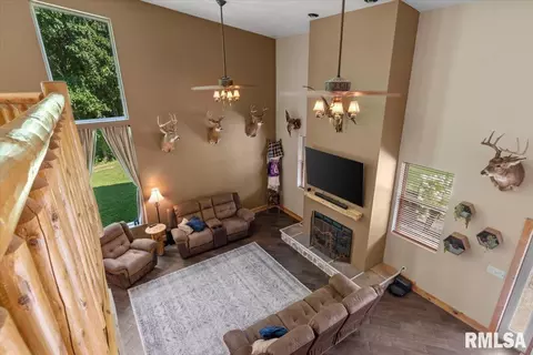 Living - 1761 Tozer Rd, Springfield, IL 62707 photo 2 of 2