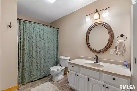 Bath - 1761 Tozer Rd, Springfield, IL 62707 photo 2 of 3