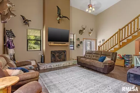 Living - 1761 Tozer Rd, Springfield, IL 62707 photo 1 of 2