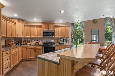Kitchen - 1761 Tozer Rd, Springfield, IL 62707 photo 3 of 3