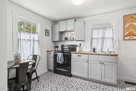 Kitchen - 2268 E Keys Ave, Springfield, IL 62702 photo 4 of 5