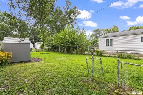 Exterior - 2268 E Keys Ave, Springfield, IL 62702 photo 5 of 7