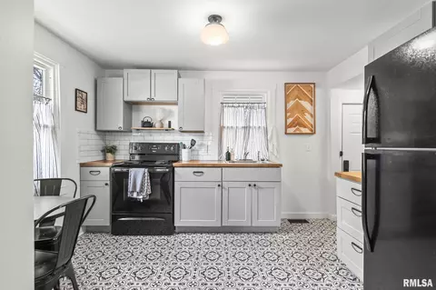 Kitchen - 2268 E Keys Ave, Springfield, IL 62702 photo 1 of 5