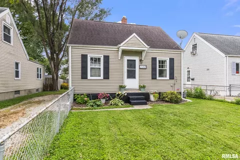 Exterior - 2268 E Keys Ave, Springfield, IL 62702 photo 3 of 7