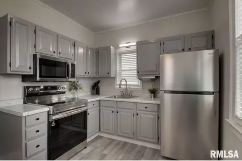 Kitchen - 2021 Cherry, Quincy, IL 62301 photo 1 of 1
