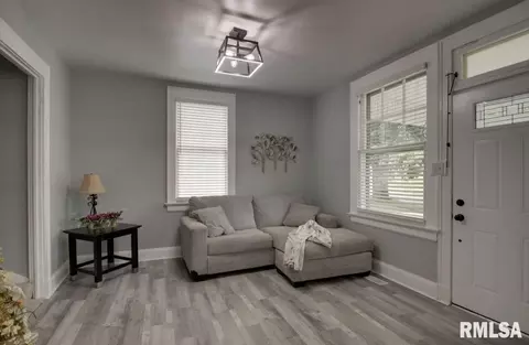 Entry Way - 2021 Cherry, Quincy, IL 62301 photo 1 of 1
