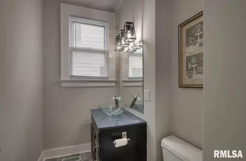 Bath - 2021 Cherry, Quincy, IL 62301 photo 1 of 1