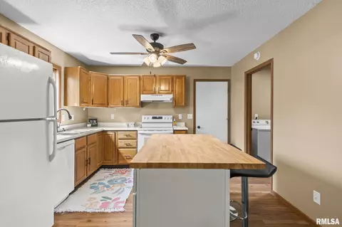 Kitchen - 5205 Carlton Dr, Springfield, IL 62703 photo 1 of 4