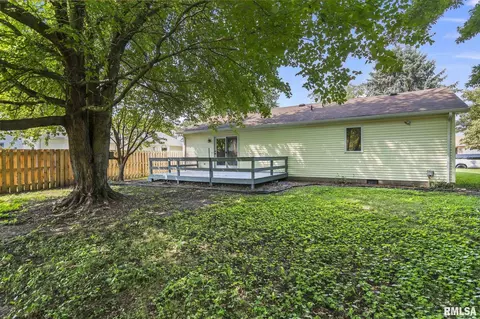 Exterior - 5205 Carlton Dr, Springfield, IL 62703 photo 5 of 7