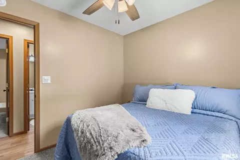 Bedroom - 5205 Carlton Dr, Springfield, IL 62703 photo 7 of 8