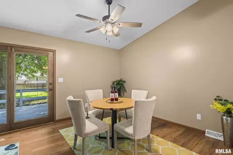 Dining - 5205 Carlton Dr, Springfield, IL 62703 photo 2 of 3