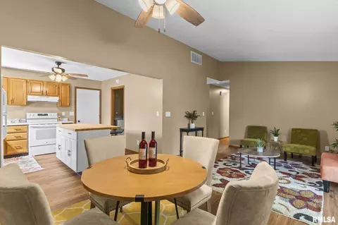 Dining - 5205 Carlton Dr, Springfield, IL 62703 photo 1 of 3