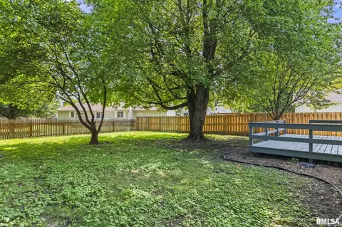 Exterior - 5205 Carlton Dr, Springfield, IL 62703 photo 6 of 7