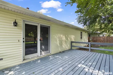 Exterior - 5205 Carlton Dr, Springfield, IL 62703 photo 2 of 7