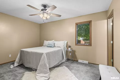 Bedroom - 5205 Carlton Dr, Springfield, IL 62703 photo 1 of 8