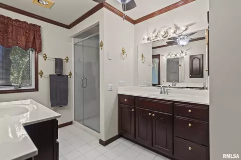 Bath - 3508 Bluff Rd, Springfield, IL 62711 photo 3 of 7