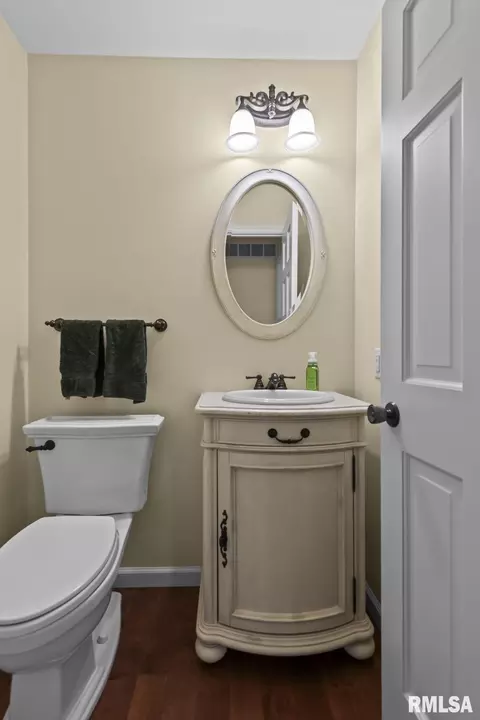 Bath - 3508 Bluff Rd, Springfield, IL 62711 photo 1 of 7