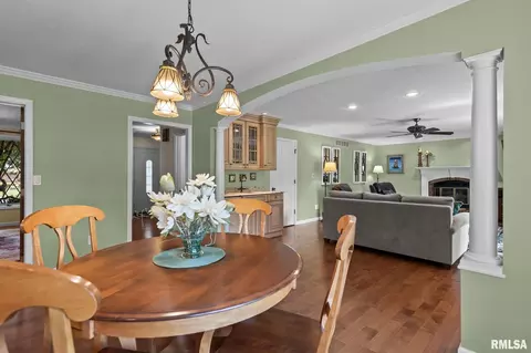 Dining - 3508 Bluff Rd, Springfield, IL 62711 photo 4 of 4