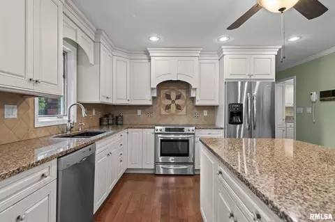 Kitchen - 3508 Bluff Rd, Springfield, IL 62711 photo 3 of 5