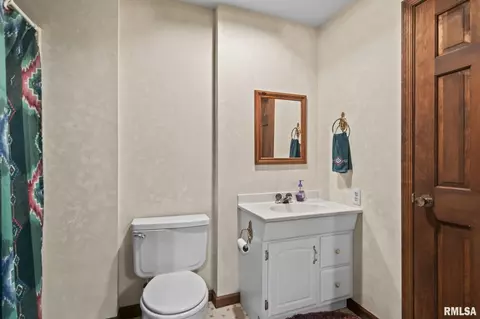 Bath - 3508 Bluff Rd, Springfield, IL 62711 photo 7 of 7