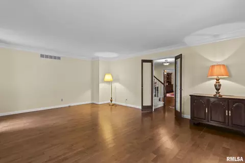 Living - 3508 Bluff Rd, Springfield, IL 62711 photo 2 of 5