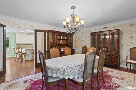 Dining - 3508 Bluff Rd, Springfield, IL 62711 photo 2 of 4