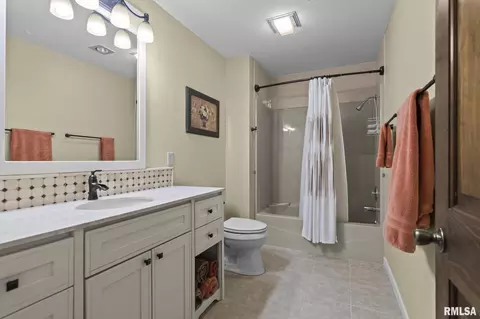 Bath - 3508 Bluff Rd, Springfield, IL 62711 photo 5 of 7