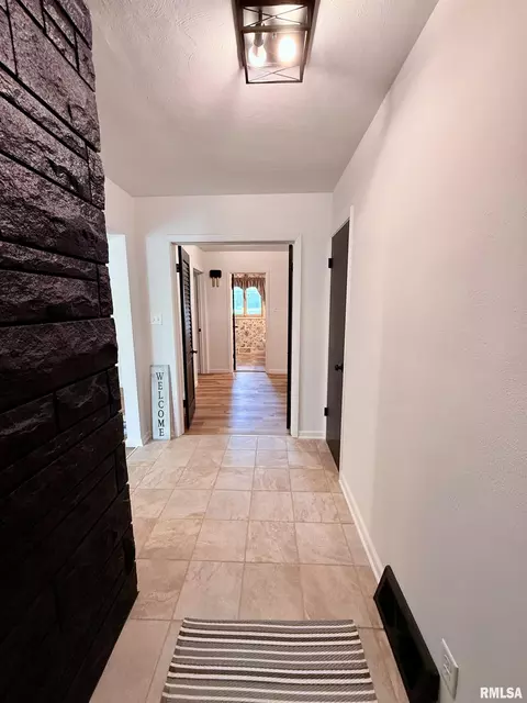 Entry Way - 2625 E Lost Bridge Rd, Decatur, IL 62521 photo 1 of 8