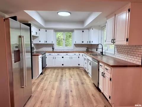 Kitchen - 2625 E Lost Bridge Rd, Decatur, IL 62521 photo 3 of 5