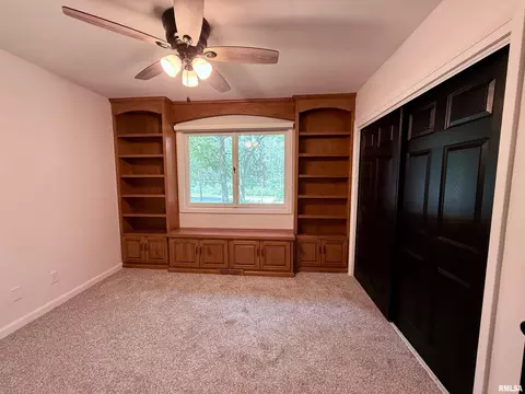 Bedroom - 2625 E Lost Bridge Rd, Decatur, IL 62521 photo 3 of 8