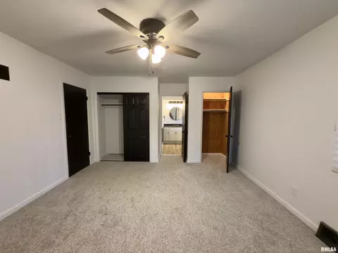 Bedroom - 2625 E Lost Bridge Rd, Decatur, IL 62521 photo 2 of 8