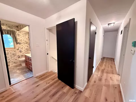Entry Way - 2625 E Lost Bridge Rd, Decatur, IL 62521 photo 4 of 8