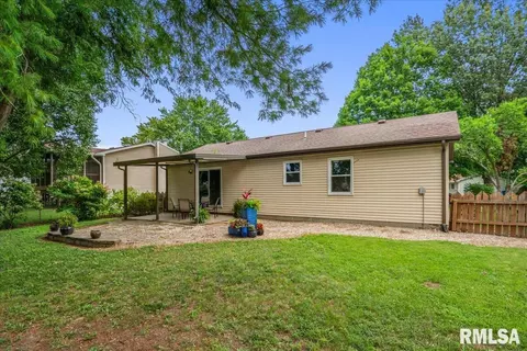 Exterior - 5253 Carlton St, Springfield, IL 62703 photo 4 of 7