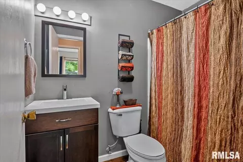 Bath - 5253 Carlton St, Springfield, IL 62703 photo 1 of 2