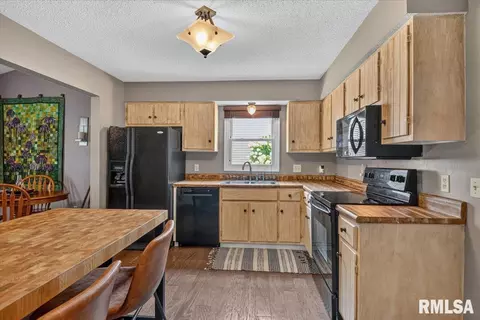 Kitchen - 5253 Carlton St, Springfield, IL 62703 photo 3 of 3