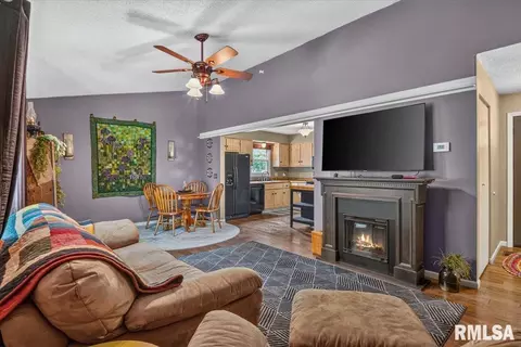 Living - 5253 Carlton St, Springfield, IL 62703 photo 2 of 2