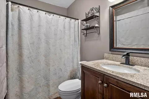 Bath - 5253 Carlton St, Springfield, IL 62703 photo 2 of 2