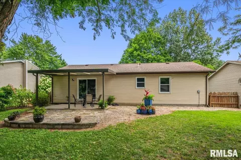 Exterior - 5253 Carlton St, Springfield, IL 62703 photo 5 of 7
