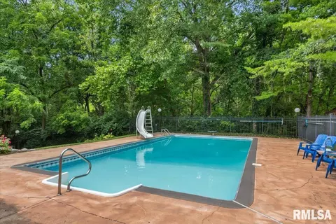 Exterior - 3325 Collingwood Dr, Springfield, IL 62711 photo 8 of 11