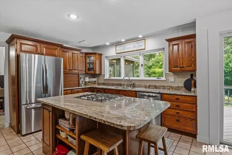 Kitchen - 3325 Collingwood Dr, Springfield, IL 62711 photo 3 of 6
