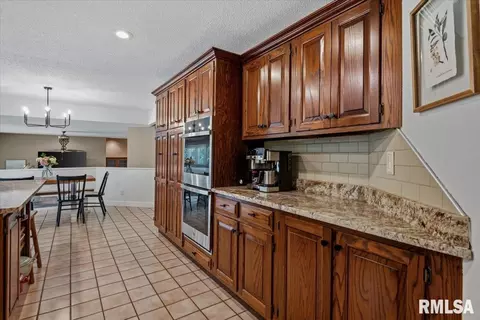 Kitchen - 3325 Collingwood Dr, Springfield, IL 62711 photo 1 of 6