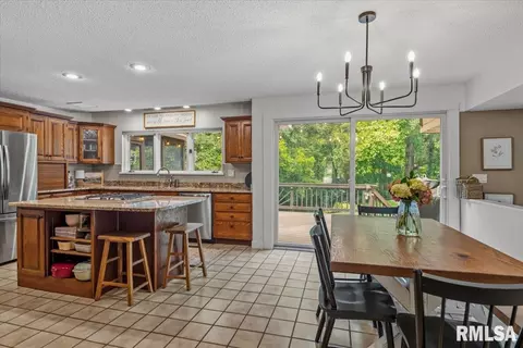 Kitchen - 3325 Collingwood Dr, Springfield, IL 62711 photo 6 of 6