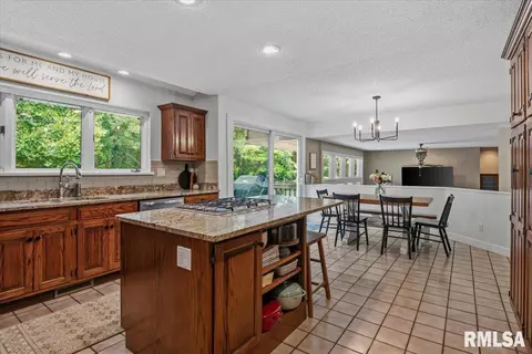 Kitchen - 3325 Collingwood Dr, Springfield, IL 62711 photo 2 of 6