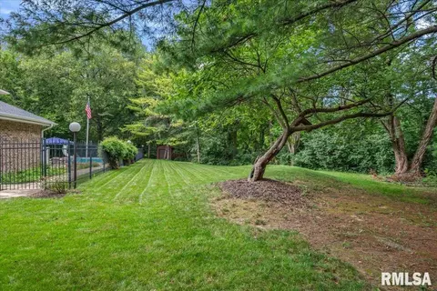 Exterior - 3325 Collingwood Dr, Springfield, IL 62711 photo 6 of 11