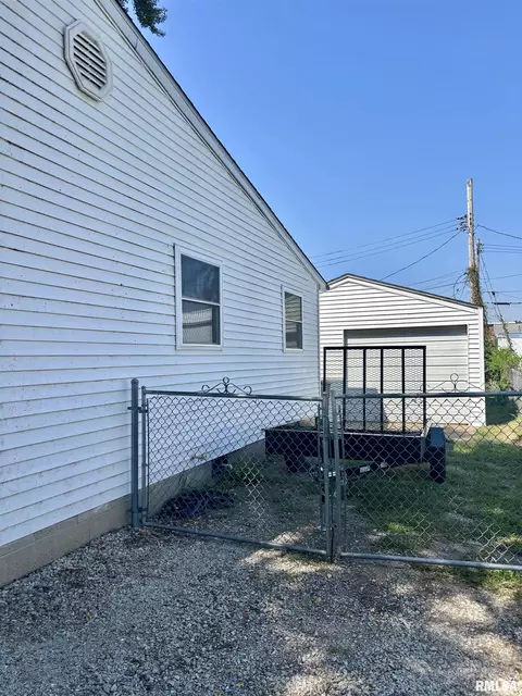 1409 Chalmers Ave, Springfield, IL 62703 photo 10